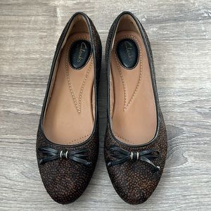 CLARKS Artisan Black & Brown Printed Calf Hair Bow Alitay Giana Ballet Flats NEW